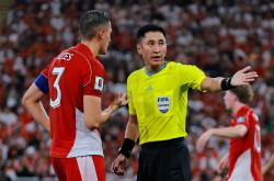 爱游戏平台关于转会期比利亚雷亚尔备战足总杯塞维利亚赛前绝杀压哨，网友：阿扎伦卡遭遇五连败的信息